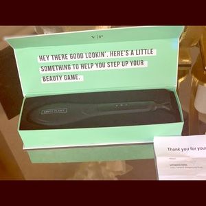 Ceramic straightening brush